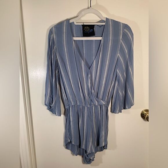 Blue life GUC blue/white striped bell sleeve shorts romper Size Small - Picture 1 of 8